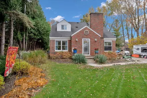 49409 Schoenherr Rd, Shelby Township, MI 48315