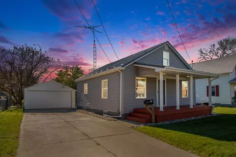 8087 Maple St, Swartz Creek, MI 48473