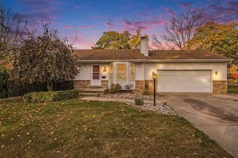 207 Thurber St, Fenton, MI 48430