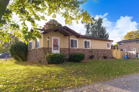 5404 Sarvis Ave, Waterford, MI 48327