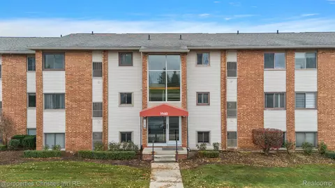 1940 Klingensmith Rd #44, Bloomfield Township, MI 48302