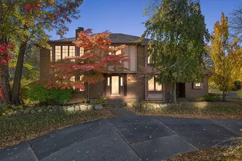 30514 Fox Club Dr, Farmington Hills, MI 48331