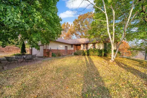 1581 S Hickory Ridge Rd, Milford, MI 48380