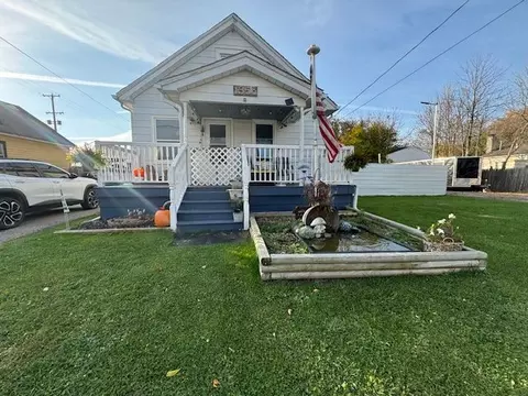 1356 Connell St, Burton, MI 48529