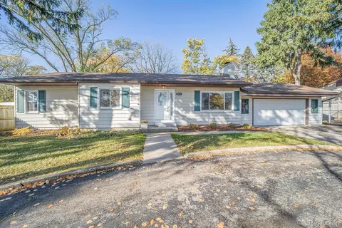 5631 Livernois Rd, Troy, MI 48098