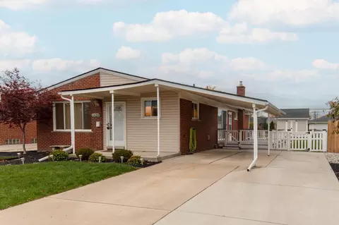 5829 Fairwood Dr, Dearborn Heights, MI 48127