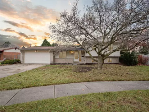 1819 S Globe St, Westland, MI 48186