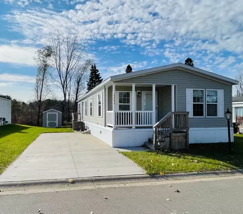15542 Pine Cone Crt Ct, Argentine, MI 48451