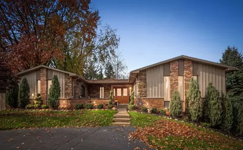 1328 Farmridge Ave, Waterford, MI 48328