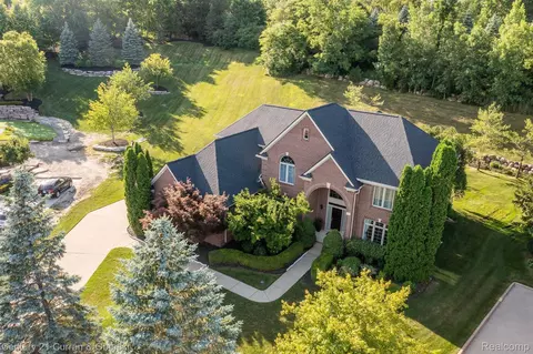 18585 Steep Hollow Crt Ct, Northville, MI 48168