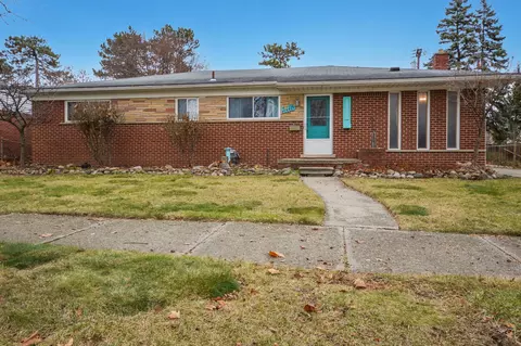 29104 Barkley St, Livonia, MI 48154