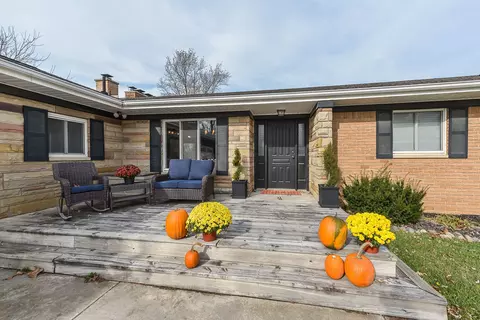 900 W Marr Rd, Howell, MI 48855