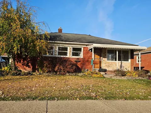 29440 Tamarack Dr, Flat Rock, MI 48134
