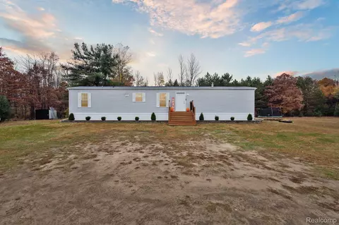 2619 E Deckerville Rd, Ellington, MI 48723