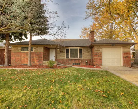 8387 Menge, Center Line, MI 48015