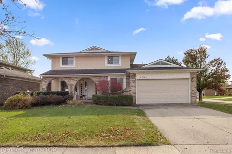 43763 Simsbury St, Canton, MI 48187