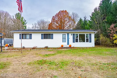 6129 Griswold Rd, Kimball, MI 48074