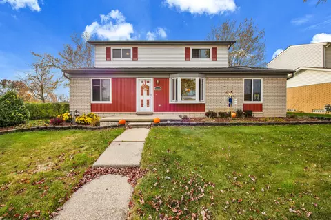 26492 Maywood St, Woodhaven, MI 48183