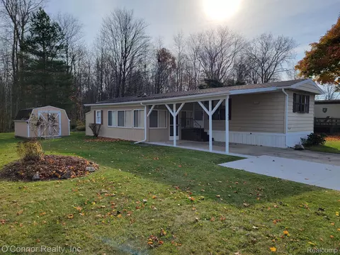 1900 Meadowlark Ln, Kimball, MI 48074