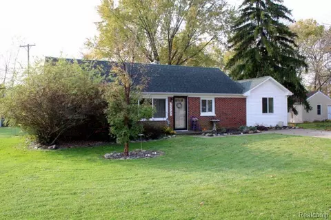 33797 W Jefferson Ave, Brownstown, MI 48173