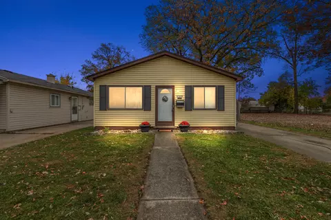 27832 Groveland St, Madison Heights, MI 48071