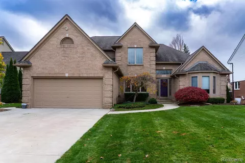 1058 Bloomview Cir, Rochester, MI 48307
