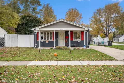27212 Joan St, Taylor, MI 48180