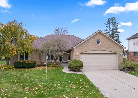 2353 Duke Dr, Troy, MI 48085