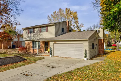 6532 Amy Dr, Independence, MI 48348