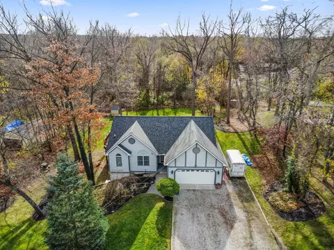 7378 Harrington Dr, Brighton, MI 48116