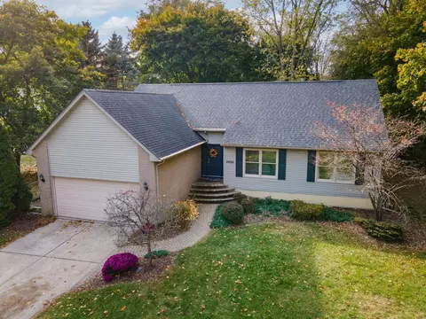 2626 Hickory Lawn Rd, Rochester Hills, MI 48307