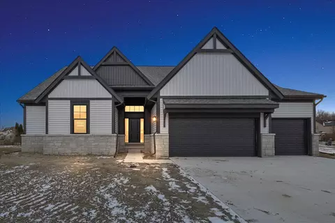 28330 Nadia Ln, Chesterfield, MI 48047