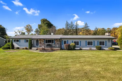 24891 Creekside Dr, Farmington Hills, MI 48336