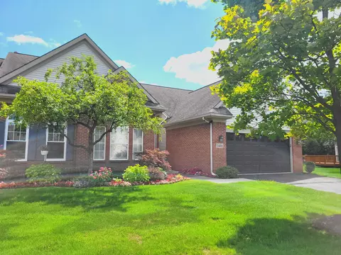 1440 Treyborne Cir, Commerce, MI 48390