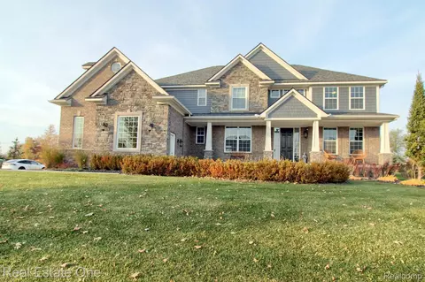 57234 Meadowcreek Cir N, Lyon, MI 48178