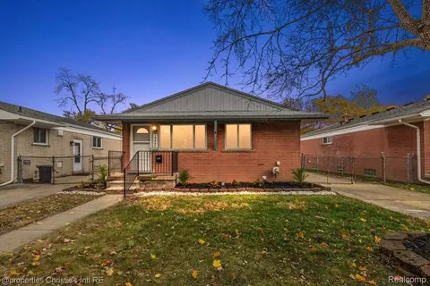 19480 Deering St, Livonia, MI 48152
