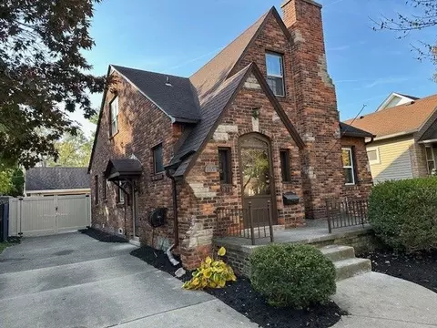 169 N Riverbank St, Wyandotte, MI 48192