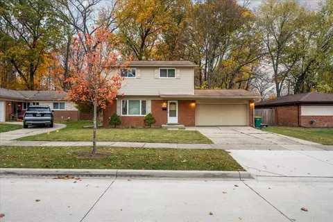 23612 Barfield St, Farmington Hills, MI 48336