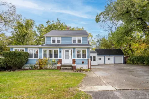 21124 Willow Ln, Farmington Hills, MI 48336