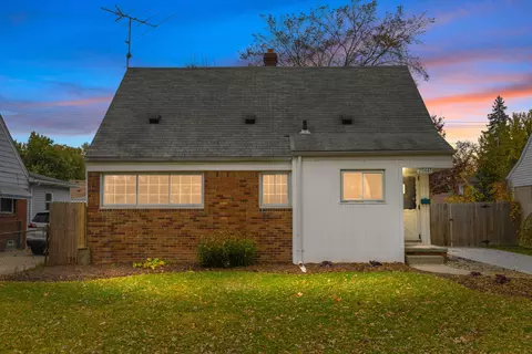20441 Lancaster St, Harper Woods, MI 48225