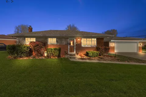 30108 Iroquois Dr, Warren, MI 48088