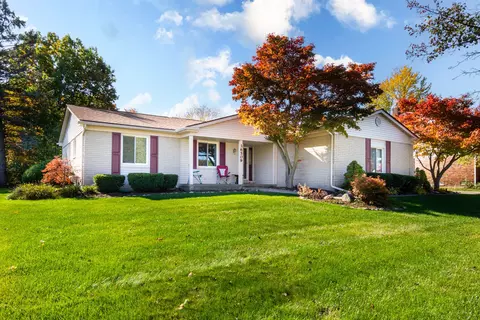 36509 Saxony Rd, Farmington, MI 48335