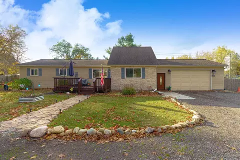 4885 Ormond Rd, White Lake, MI 48383