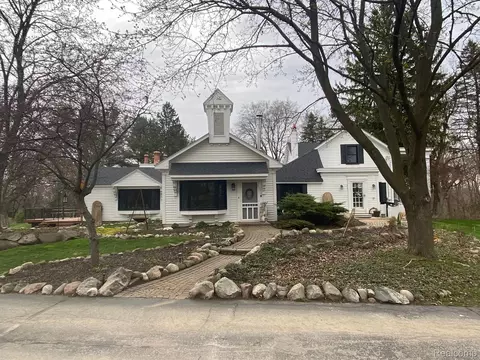 3070 S Hadley Rd, Brandon, MI 48462