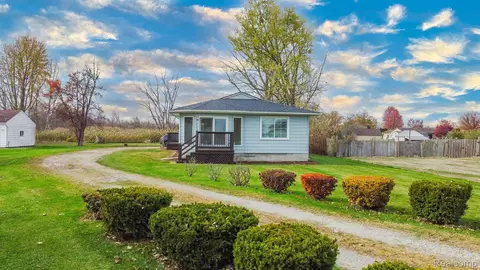 7938 River Rd, Cottrellville, MI 48039