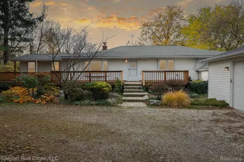 140 S Rochester Rd, Oakland, MI 48363