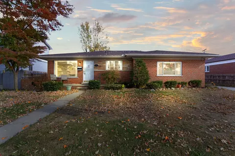 6916 Kinmore St, Dearborn Heights, MI 48127