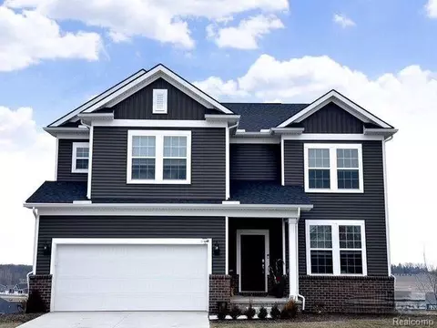 4860 Marquette Dr, Milford, MI 48381
