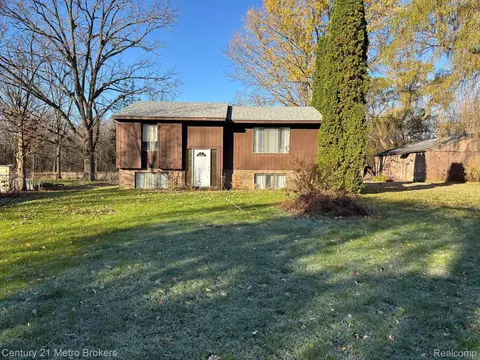 5346 Van Slyke Rd, Mundy, MI 48507
