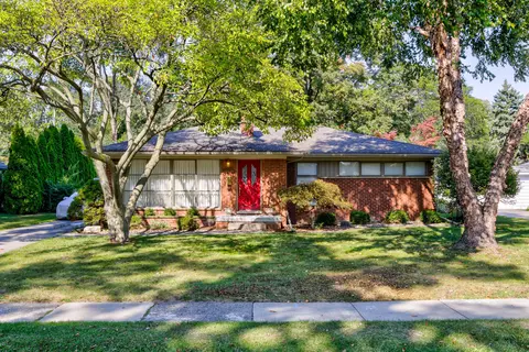 16070 Kinross Ave, Beverly Hills, MI 48025